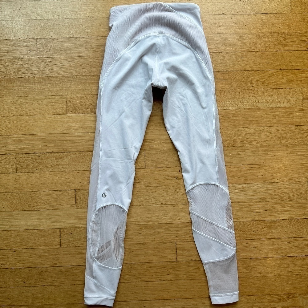 Lululemon Clear The Court 28 White With Hint of Pink Leggings Women's Size 4 - Picture 3 of 14